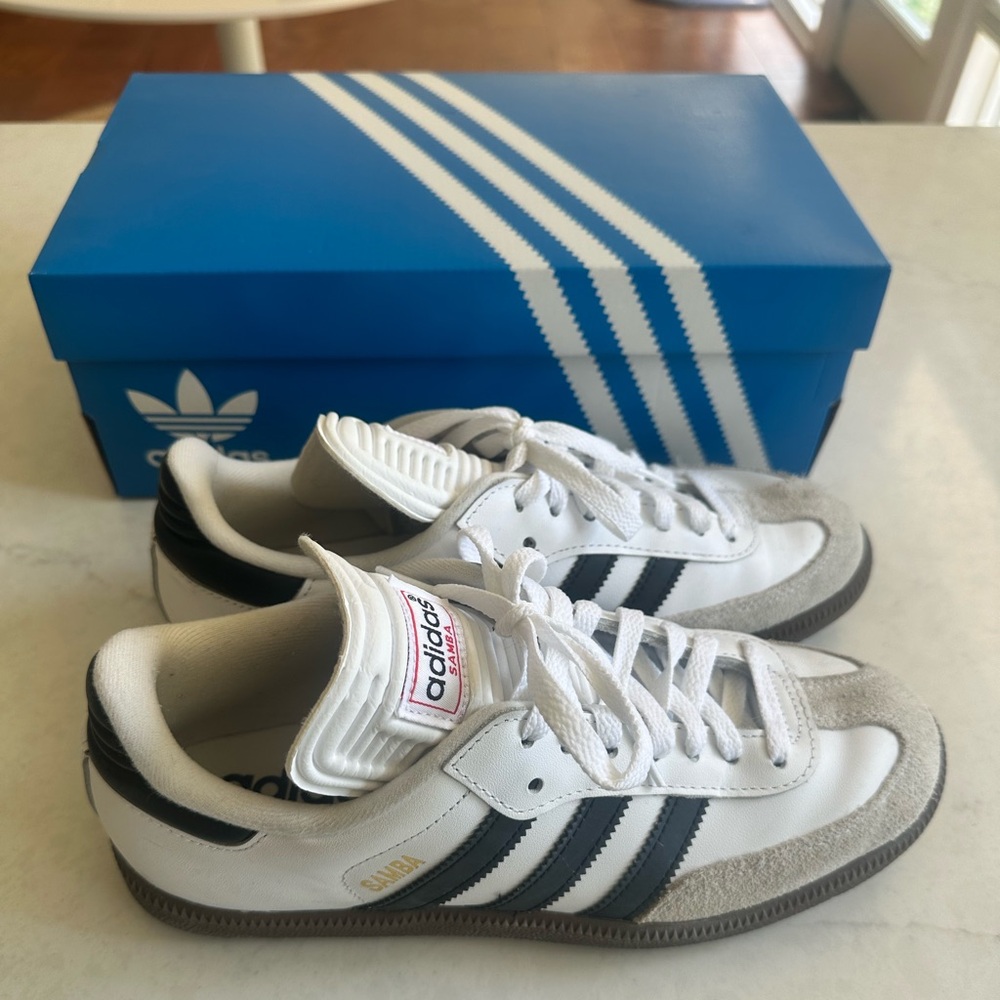 NEVER worn-Adidas Samba-M7/W8